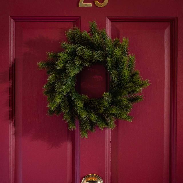 Sainsbury's Home Plain Foliage Christmas Wreath - gallery image 1