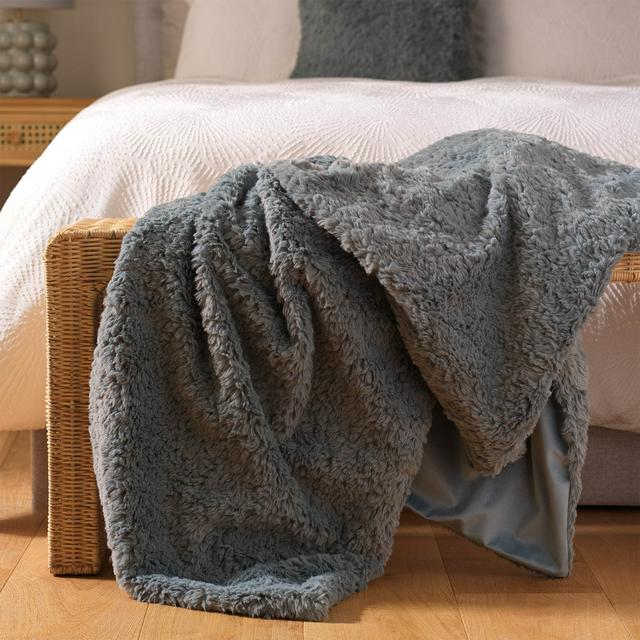 Faux Shearling Habitat Bed Throw Buy Habitat Faux Shearling Throw - Main Image