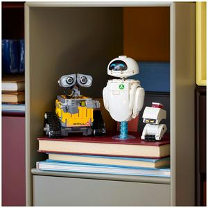 Lego Disney & Pixar Wall-E & Eve Set 43279 - gallery image 3