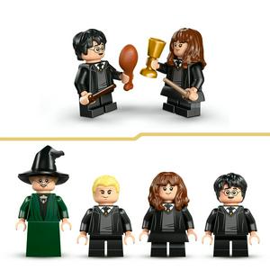Lego Harry Potter Hogwarts Castle Sorting Hat Ceremony Set 76460 - gallery image 4