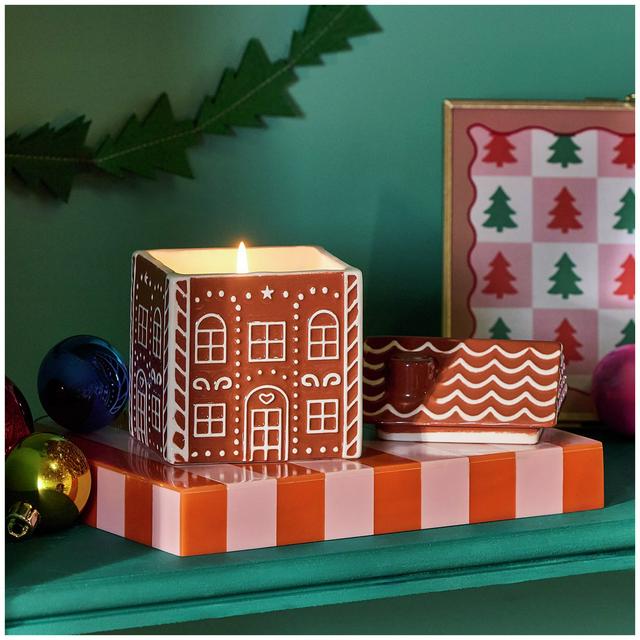 Sainsbury's Home The Night Before Christmas Gingerbread House Candle - gallery image 1