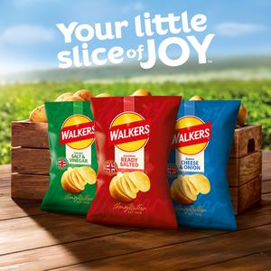 Walkers Cheese & Onion Multipack Crisps 6x25g - gallery image 3
