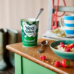 Yeo Valley Organic Natural Yogurt 450g - gallery image 2