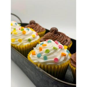 Emma's Country Cakes Medley Cupcakes x6 - gallery image 4