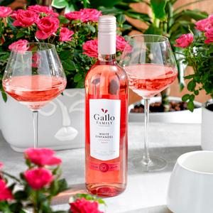 Gallo Family White Zinfandel Rosé Wine 75cl - gallery image 2