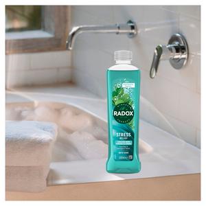 Radox Bath Soak Stress Relief 500ml - gallery image 4