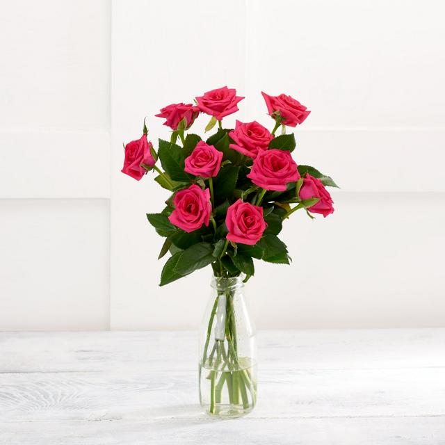 Sainsbury’s Sweetheart Roses Bouquet (Colour may vary)