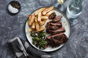 Sainsbury's 30 Days Matured British Beef Roasting Joint, Taste the Difference (Approx. 1.4kg) - gallery image 3