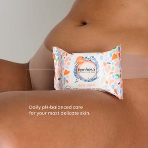 Femfresh Intimate Hygiene Feminine Freshness Wipes, Large x25 - gallery image 2