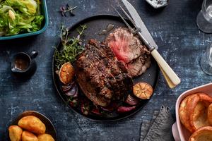 Sainsbury's British or Irish 21 Day Matured Boneless Beef Rib Joint (Approx. 1.25kg) - gallery image 3