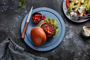 Sainsbury's 4 British Beef Steak Burgers, Taste the Difference 680g - gallery image 3