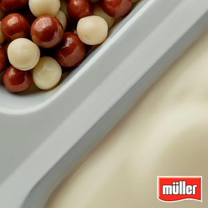 Muller Corner Banana Yogurt with Chocolate Flakes 124g - gallery image 5