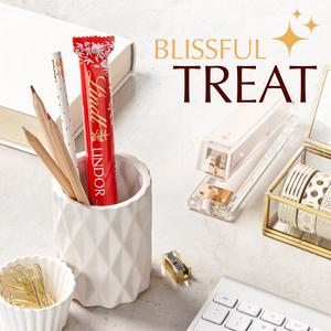Lindt Lindor Milk Chocolate Treat Bar 38g - gallery image 4