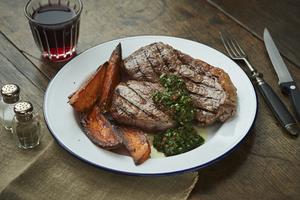 Sainsbury's British or Irish 21 Day Matured Rump Steak 225g - gallery image 3