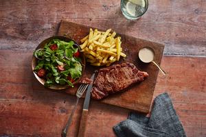 Sainsbury's 30 Days Matured British Beef Sirloin Steak, So Organic 225g - gallery image 3