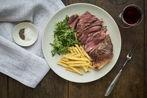 Sainsbury's 30 Days Matured British Beef Sirloin Steak, So Organic 225g - gallery image 4