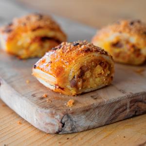 Higgidy Cheddar & Caramelised Onion Chutney Rolls 160g - gallery image 2