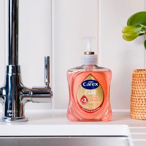 Carex 500ml Advanced Care Macadamia Oil Antibacterial Hand Wash - gallery image 3