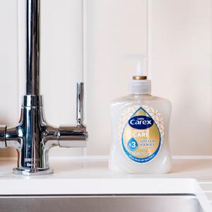 Carex 500ml Advanced Care Coconut Oil Antibacterial Hand Wash - gallery image 3