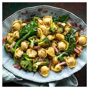 La Famiglia Rana Prosciutto Cotto & Mozzarella Fresh Tortelloni 250g - gallery image 2