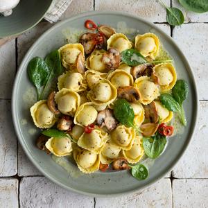 La Famiglia Rana Mushroom & Ricotta Fresh Tortelloni 250g - gallery image 2