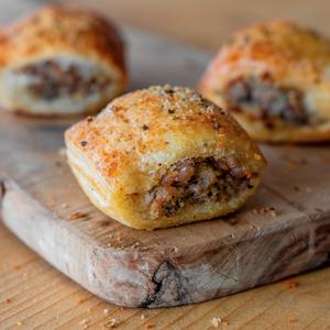 Higgidy Great British Pork & Onion Sausage Rolls 160g - gallery image 2