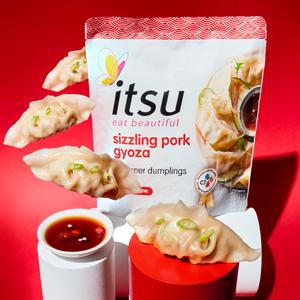 itsu 12 x Sizzling Pork Gyoza Dinner Dumplings 240g - gallery image 2