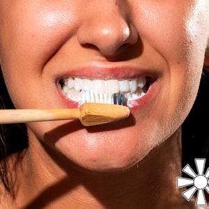 PÄRLA PRO High Gloss Whitening Sensitive Toothpaste Tabs for Remineralisation with Vit B12 62s - gallery image 4