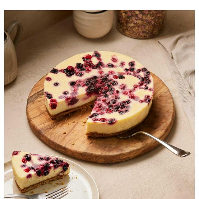 Occasions by Sainsburys Sainsbury's White Chocolate & Berry Cheesecake 950g