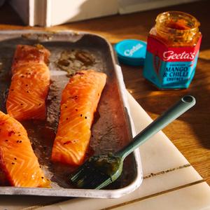 Geeta's Premium Mango & Chilli Chutney Hot 230g - gallery image 2