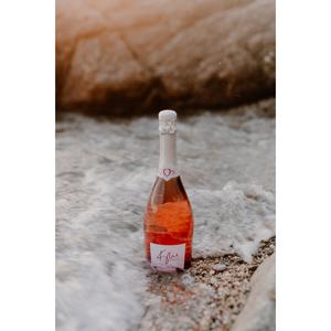 Kylie Minogue 0.0% Alcohol Free Sparkling Rose Wine Based Drink 75cl - gallery image 3