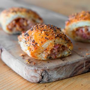 Higgidy Beechwood Smoked Ham Hock & Mature Cheddar Sausage Rolls 160g - gallery image 2