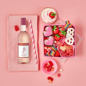Barefoot White Zinfandel Rose Wine 18.7cl - gallery image 2
