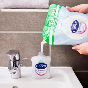 Carex 500ml Moisture Antibacterial Gentle & Effective Liquid Hand Wash - gallery image 3