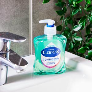 Carex 500ml Aloe Vera Antibacterial Hand Wash - gallery image 2