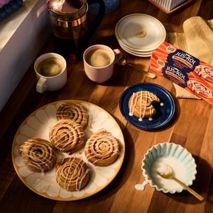 Jus-Rol Cinnamon Swirls 320g - gallery image 2