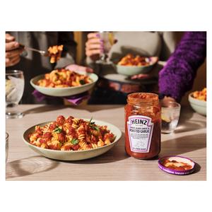 Heinz Tomato Black Garlic & Roasted Garlic Pasta Sauce 350g - gallery image 2