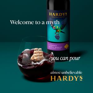 Hardys Crest Cabernet Shiraz Merlot Red Wine 75cl - gallery image 3