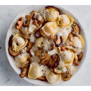 La Famiglia Rana Mushroom & Roasted Garlic Fresh Sauce 200g - gallery image 2