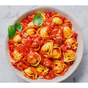La Famiglia Rana Sundried Tomato & Pecorino Cheese Fresh Sauce 200g - gallery image 2
