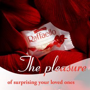 Raffaello Coconut & Almond Pralines Gift Box 400g - gallery image 5