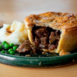 Higgidy Slow Cooked Steak, Red Wine & Bacon Pie 200g - gallery image 2