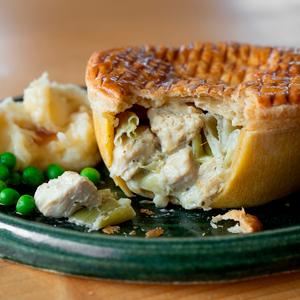 Higgidy Creamy Chicken & Sauteed Leek Pie 200g - gallery image 2