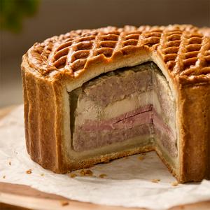 Sainsbury's Pork, Chicken & Wiltshire Cured Ham Layered Pie, Taste the Difference 1.3kg - gallery image 2