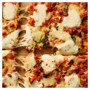 Sainsbury's 2 Mozzarella Marinated Tomato & Pesto Thin & Crispy Pizza, Taste the Difference 1.1kg - gallery image 2