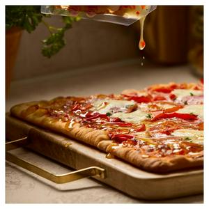 Sainsbury's 2 x Mozzarella Marinated Tomato & Pesto Thin & Crispy Pizza, Taste the Difference 1.1kg - gallery image 4