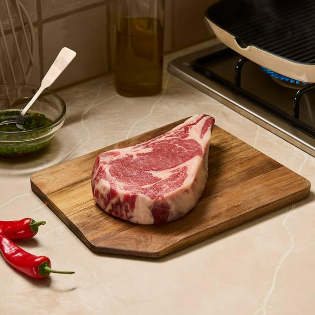 Sainsbury's Aberdeen Angus Thick Cut Bone-in Sirloin, Taste the Difference (Approx. 700g) - gallery image 1