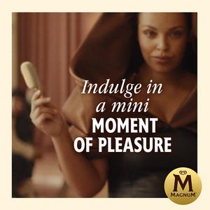 Magnum Mini Classic 10 x 55ml Almond & White Chocolate Ice Cream Sticks - gallery image 6