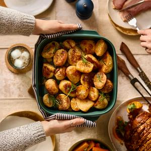 Sainsbury's Goose Fat Roast Potatoes, Taste the Difference 1kg - gallery image 2