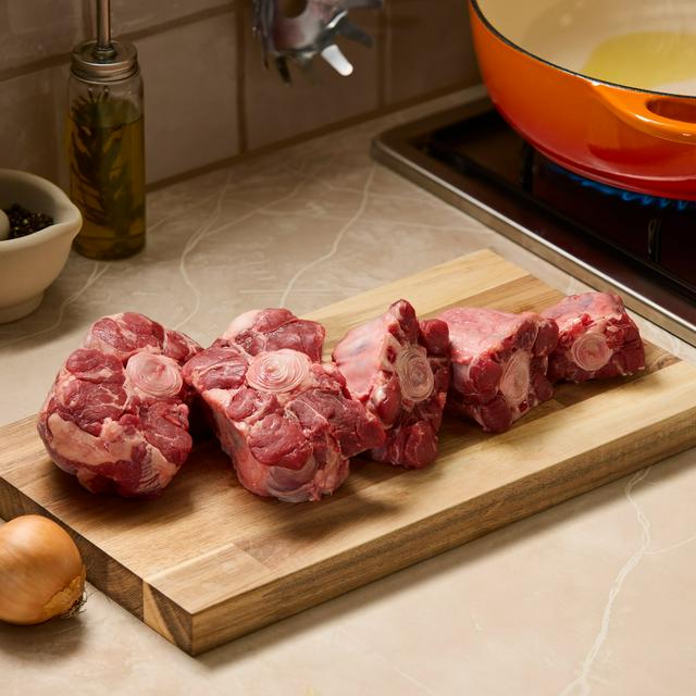 Sainsbury's Aberdeen Angus Oxtail, Taste the Difference (Approx. 1kg) - gallery image 1